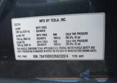 2024 Tesla Model Y Long Range Dual Motor All-Wheel Drive z USA, uszkodzony, nr VIN 7SAYGDEE2RA232074